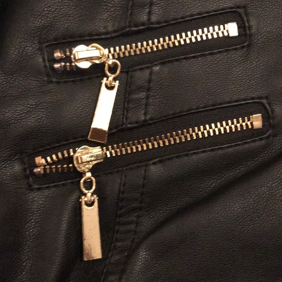 🚨 FAUX LEATHER JACKET - Picture 4 of 9